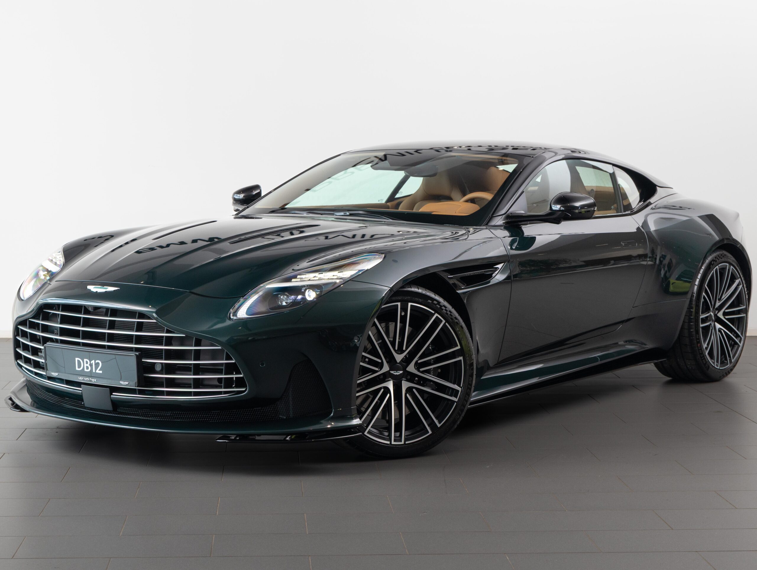 Aston Martin DB12
