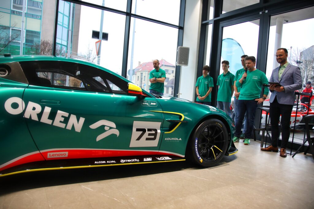 Janík Motorsport se stává hrdým partnerem Aston Martin Racing