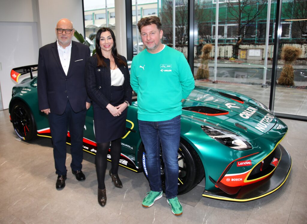 Janík Motorsport se stává hrdým partnerem Aston Martin Racing