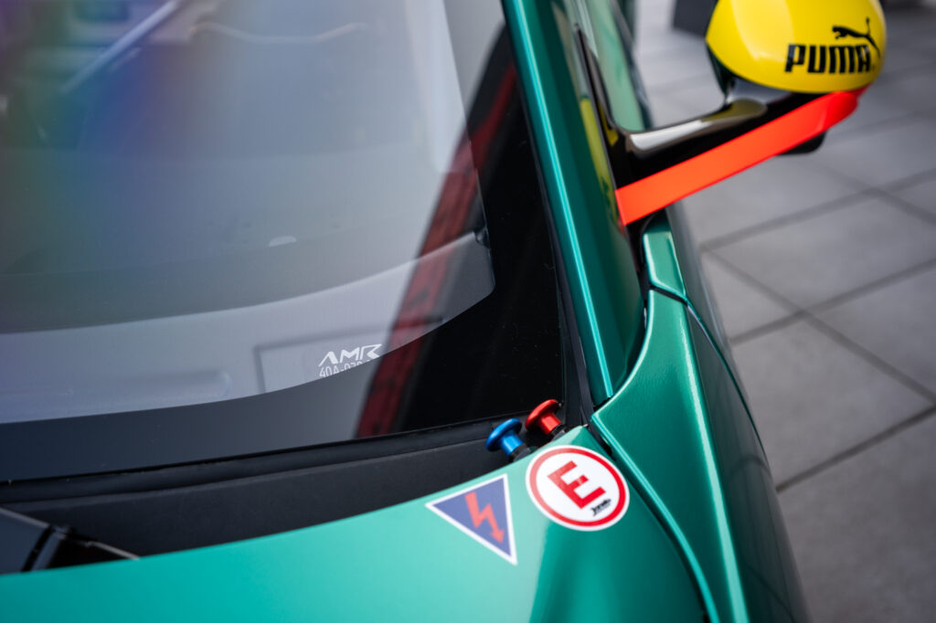 Janík Motorsport se stává hrdým partnerem Aston Martin Racing