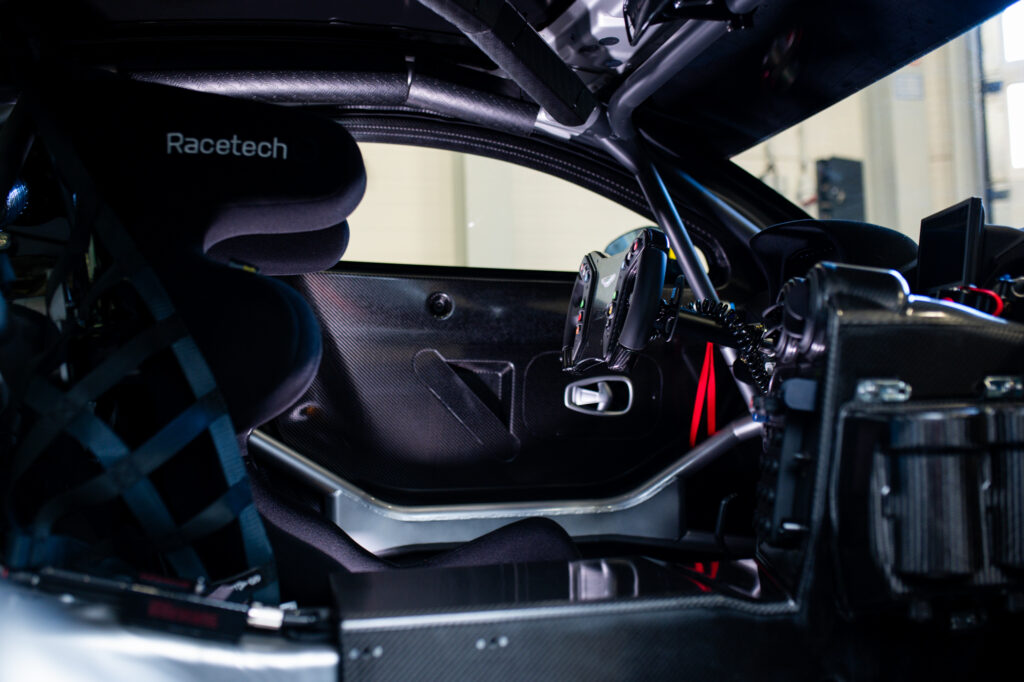 Janík Motorsport se stává hrdým partnerem Aston Martin Racing