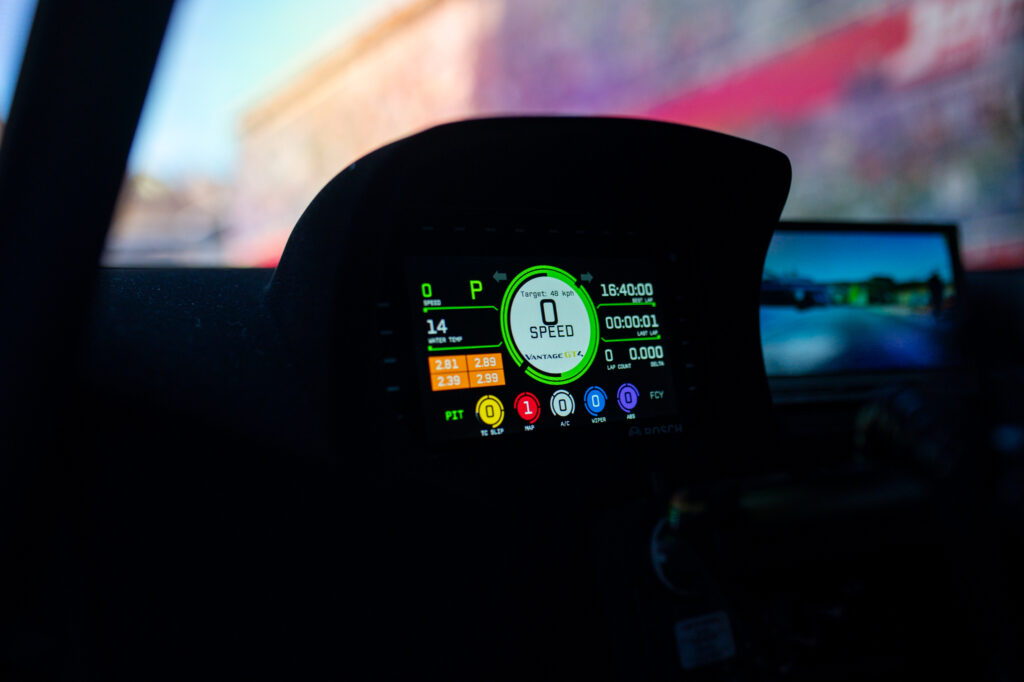 Janík Motorsport se stává hrdým partnerem Aston Martin Racing
