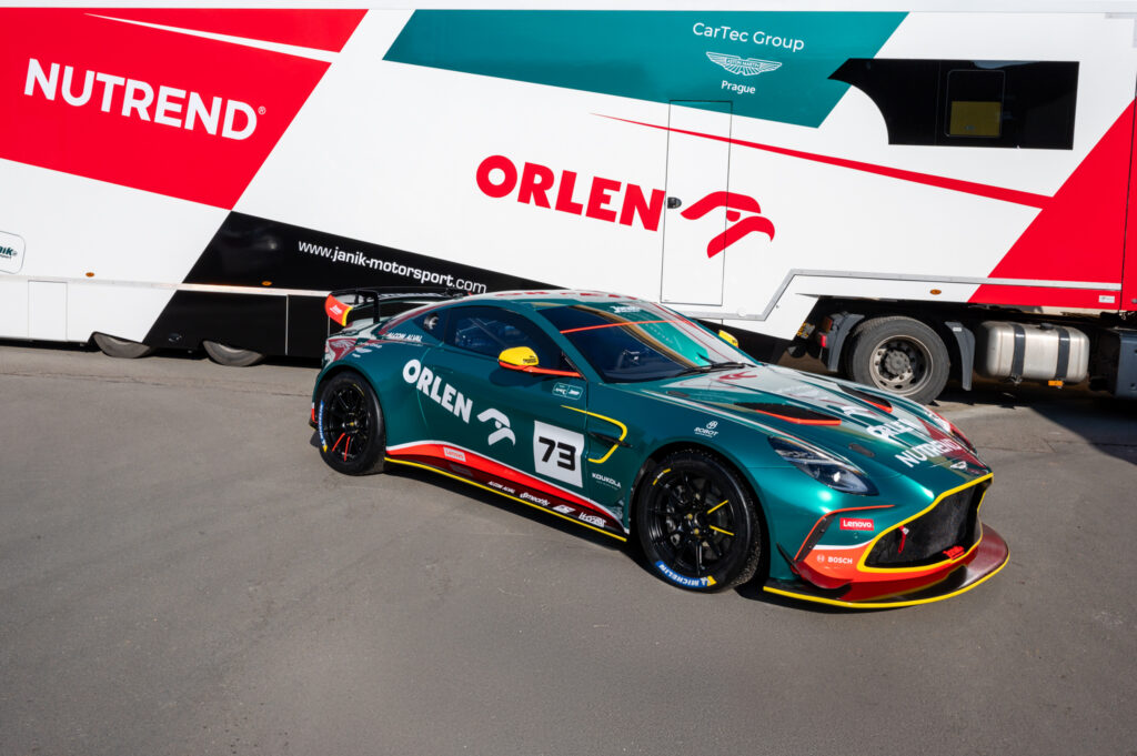 Janík Motorsport se stává hrdým partnerem Aston Martin Racing