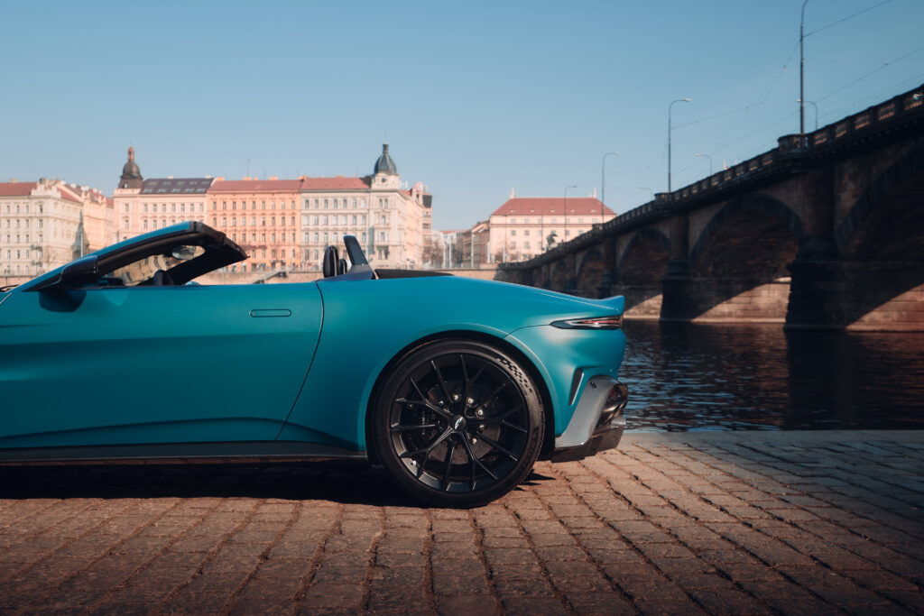 Nový Aston Martin Vantage Roadster v Praze