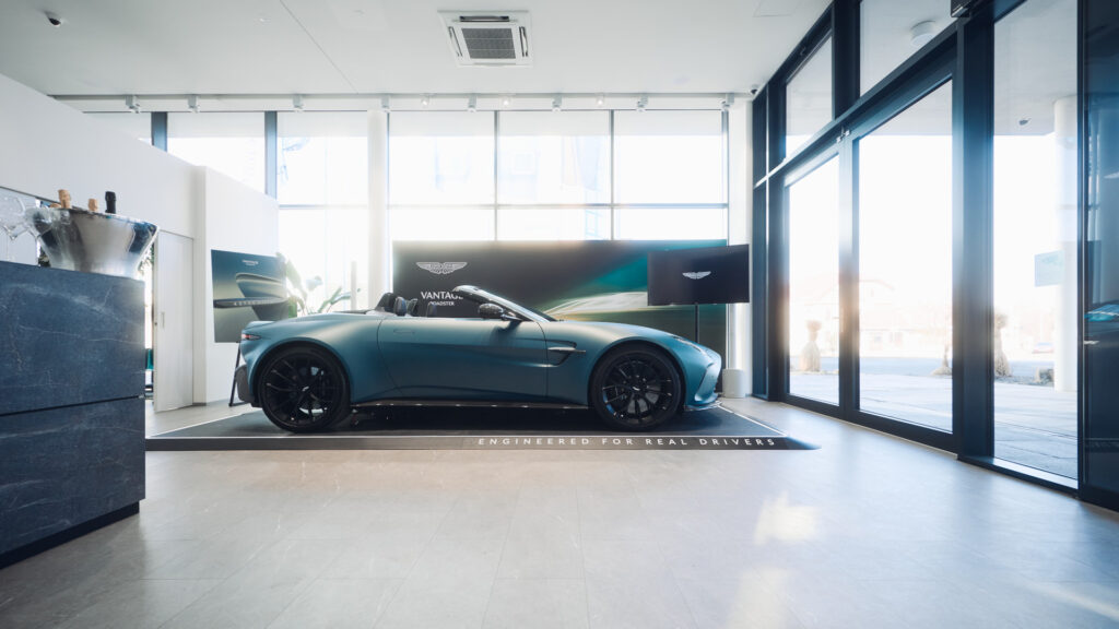 Nový Aston Martin Vantage Roadster v Praze